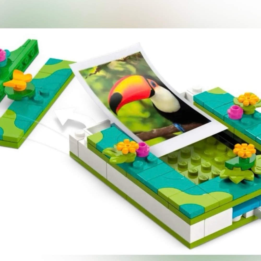 LEGO® Mirabel's Photo Frame and Jewelry Box - Picture 7 of 12